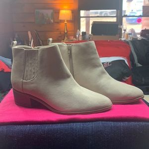 Old Navy Ankle Suede feel Boots Sz 9 NWOT